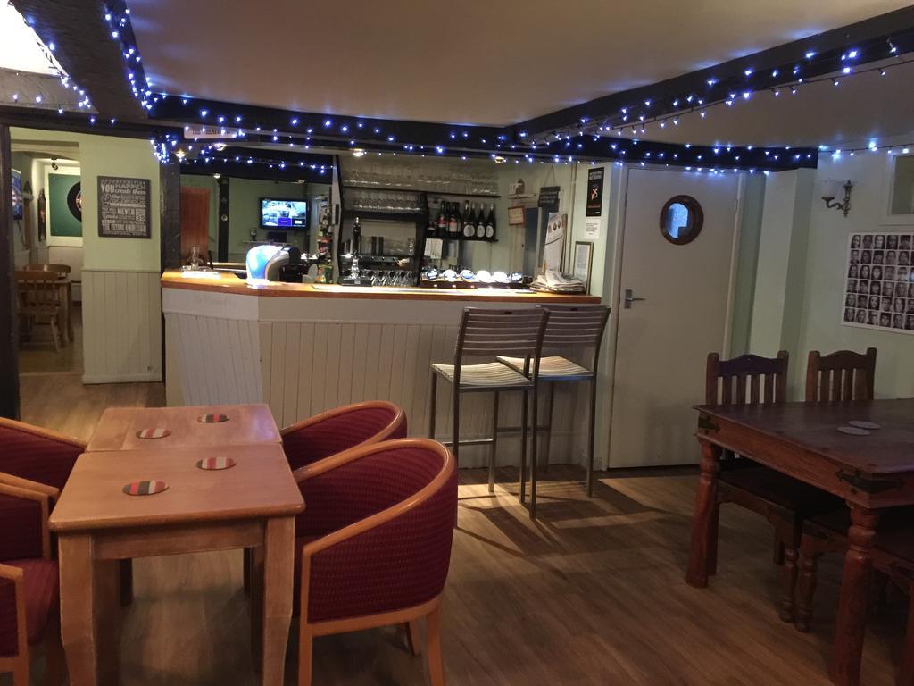 The Wheatsheaf Wilton (Wiltshire) Exterior foto