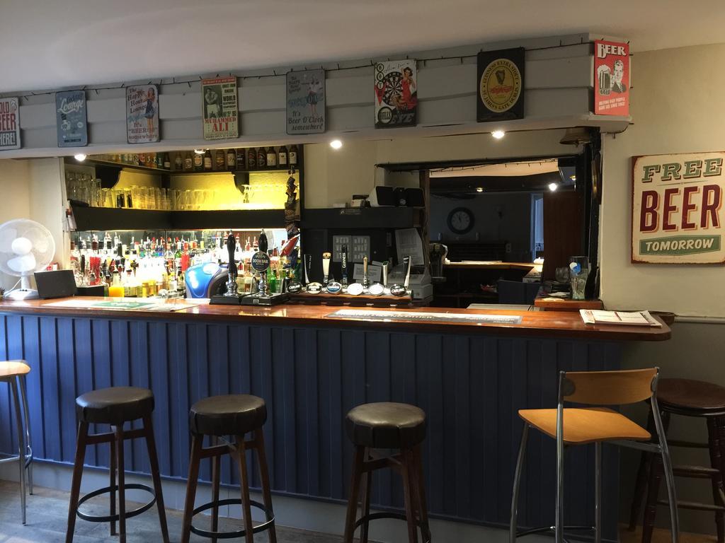 The Wheatsheaf Wilton (Wiltshire) Exterior foto